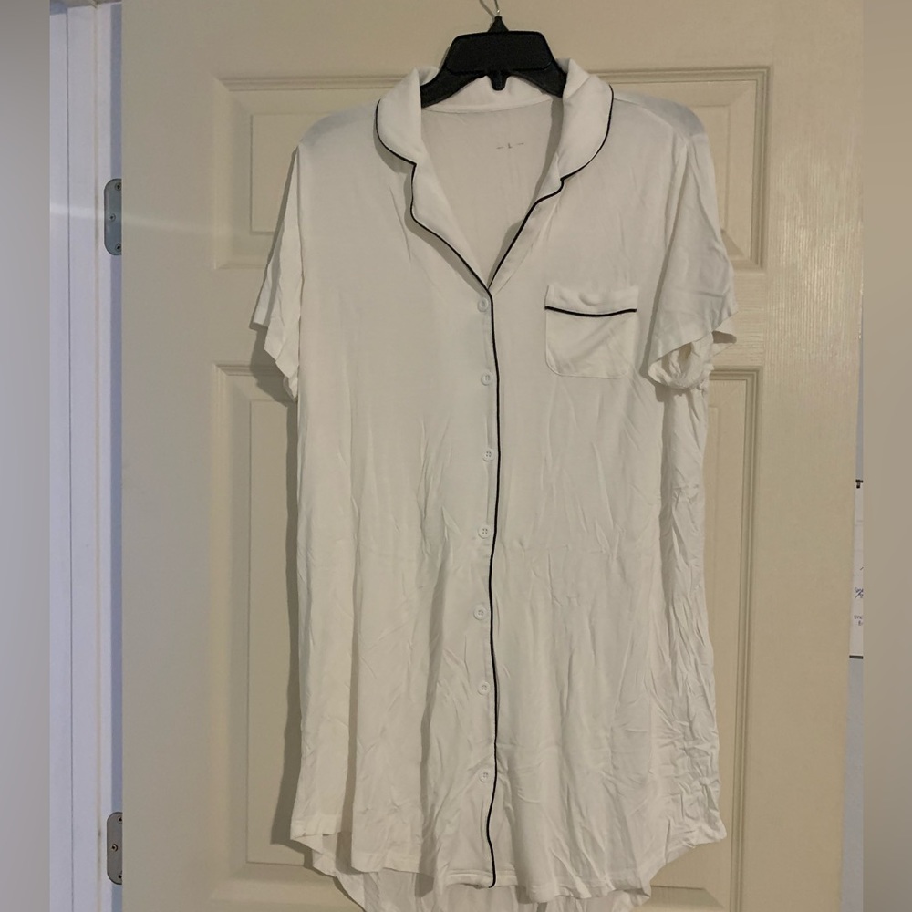 ⭐️ White button-up pajama dress